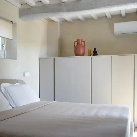 Сasa de vacaciones Contemporary With Pool Near